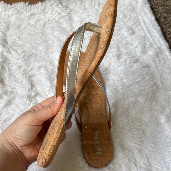 NEW In Box Korks Silver Winnie Flip Flop Sandals In Size 10M - Picture 8 of 10
